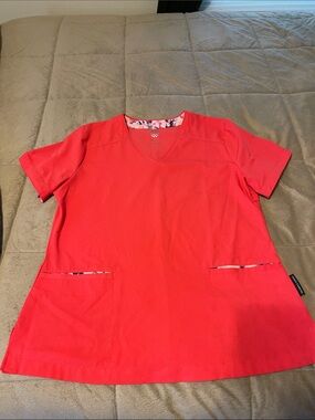 Vince Camuto V-Neck Scrub Top